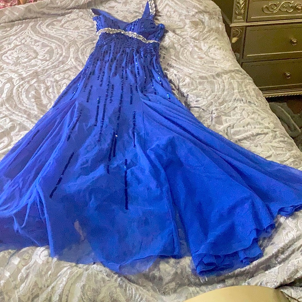 Gorgeous blue Sean collection prom dress